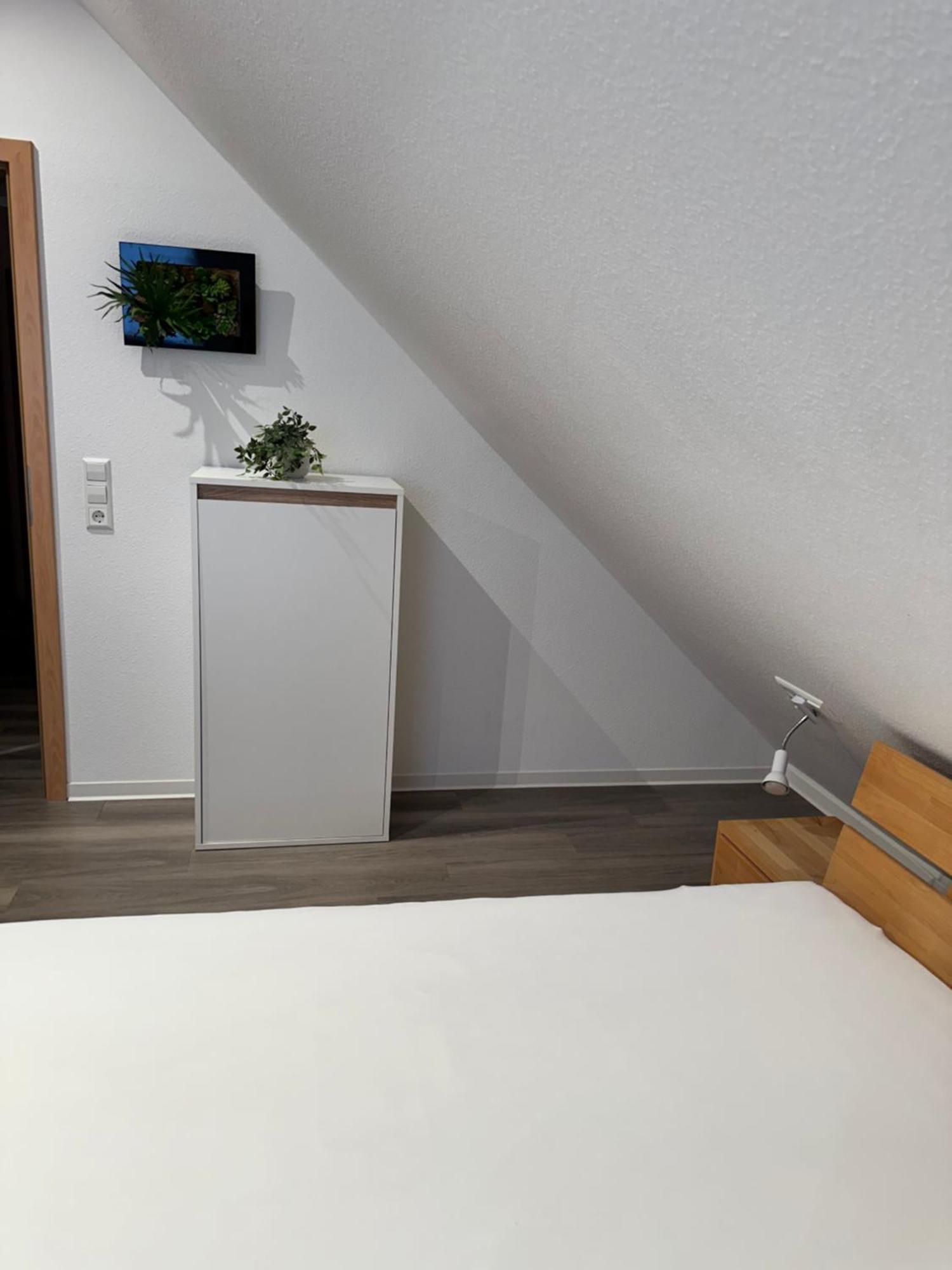 Eningen unter Achalm Gaeste-Appartement-Kirsammer מראה חיצוני תמונה